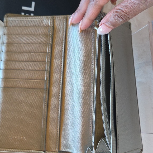 CHANEL Metallic Silver Wallet - Picture 2 of 7